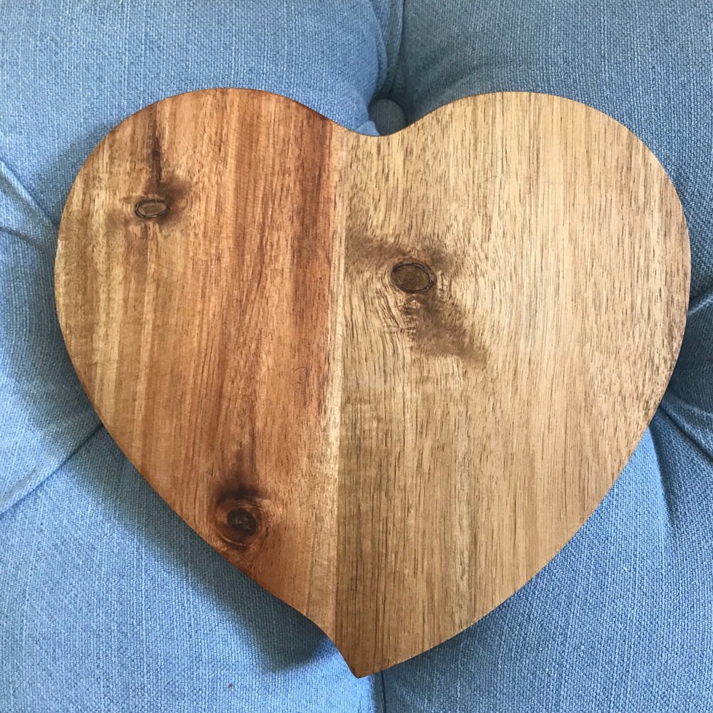 Wooden heart-shaped vanity tray - Picture 3 of 5